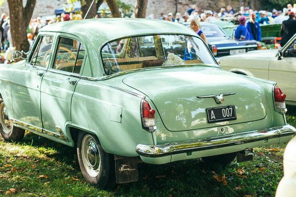 The ultimate guide to packing: effortlessly curate stylish travel outfits for weekend escapes